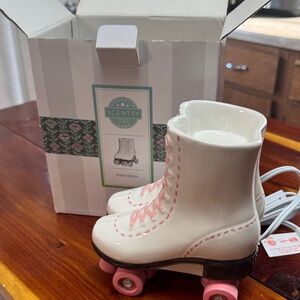 Scentsy Retro Roller Skate Wax Warmer with Pink Details RETIRED  BRAND NEW